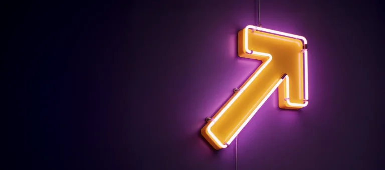 startup-idea-stratigikes-apofaseis-business-model