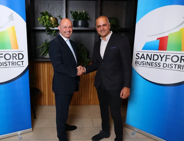 Ο Τάσος Βασιλειάδης, Ιδρυτής και CEO του JOIST στο Sandyford Business District με τον CEO του District, Ger Corbett