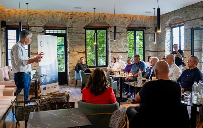 To RIS Innovation Cafe φαίρνει την καινοτομία στην Ελασσόνα